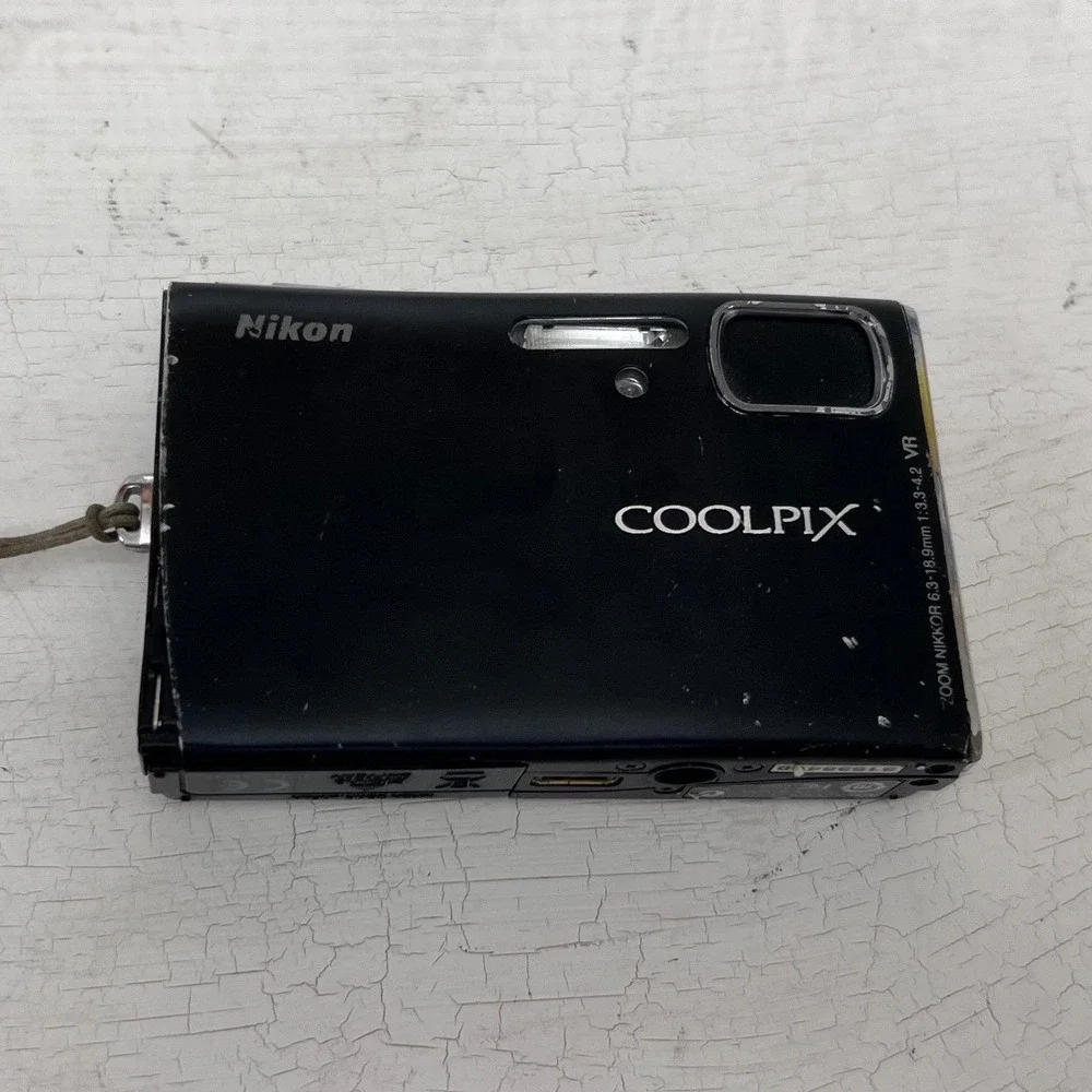 Nikon Coolpix S Digital Camera Black Zoom Nikkor 6.3-18.9mm VR Point and Shoot